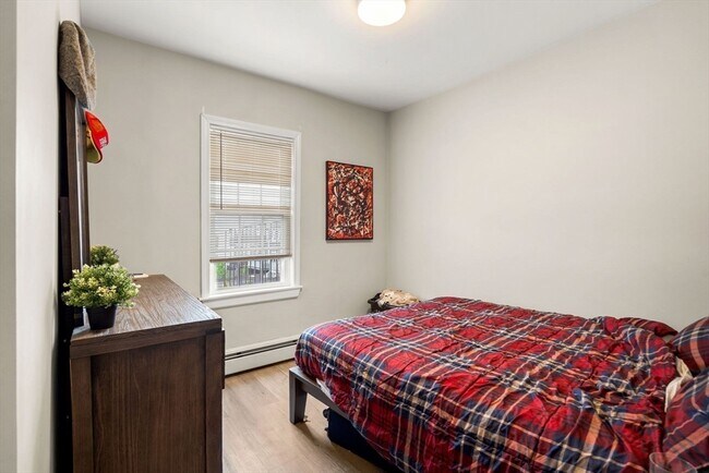 Building Photo - 397 K St