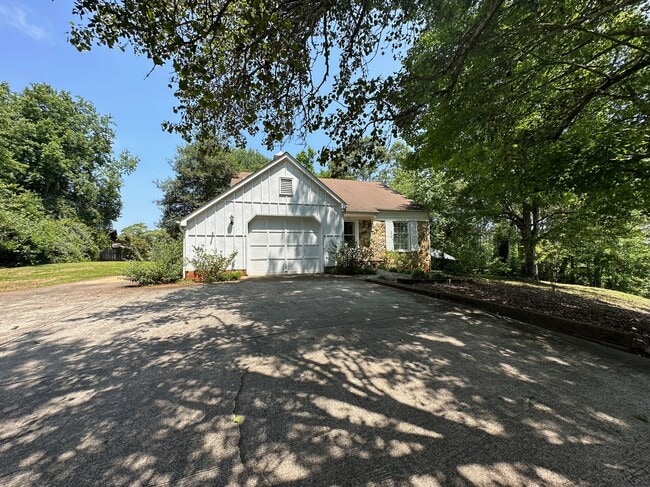 Building Photo - 3 Bed/2 Bath Home in Seneca, SC