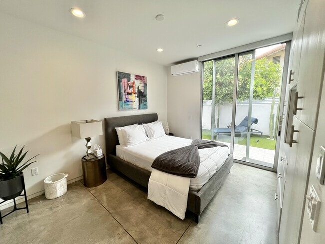Building Photo - 73801 Shadow Mountain Dr