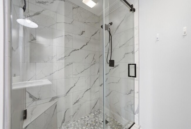 Building Photo - 842 SE 19th Ave