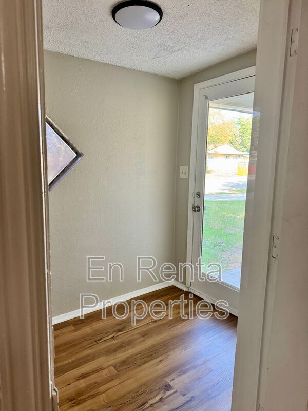 Building Photo - 2906 Birch Park Dr