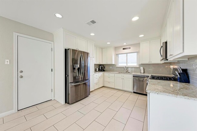 Building Photo - 3310 Monument Dr