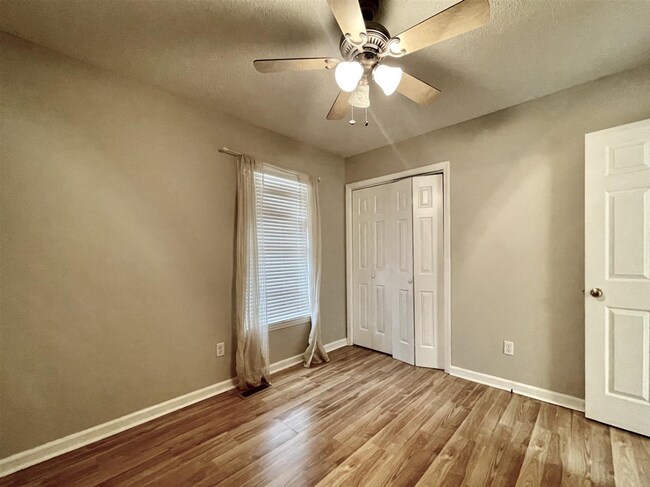 Building Photo - 5 Winchester Rd