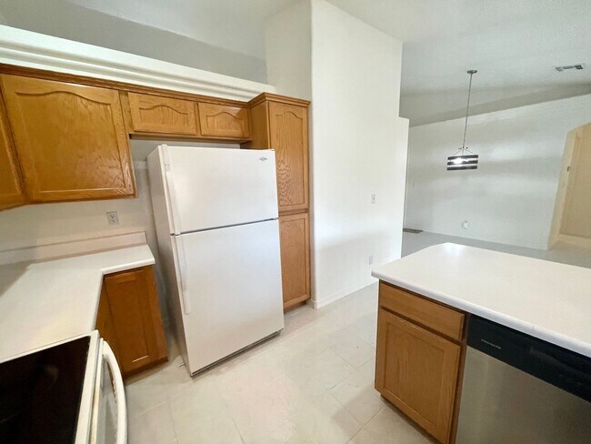 Building Photo - Nice 3 Bedroom 2 Bath Home in Chaparral Mesa!