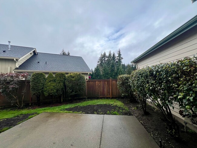 Building Photo - Fully Remodeled  3 BD + Den