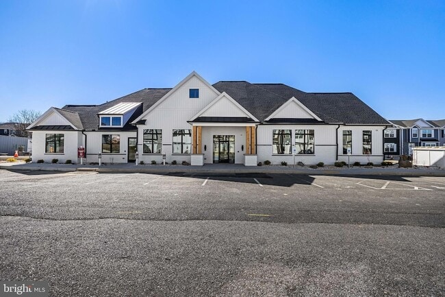 Building Photo - 2623 Maplewood Cir