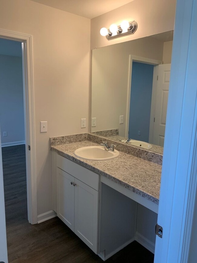 Building Photo - Move-In Ready! Spacious 3-Bedroom, 2-Bath Home in Waterbury — Apply Today to Secure Yours!