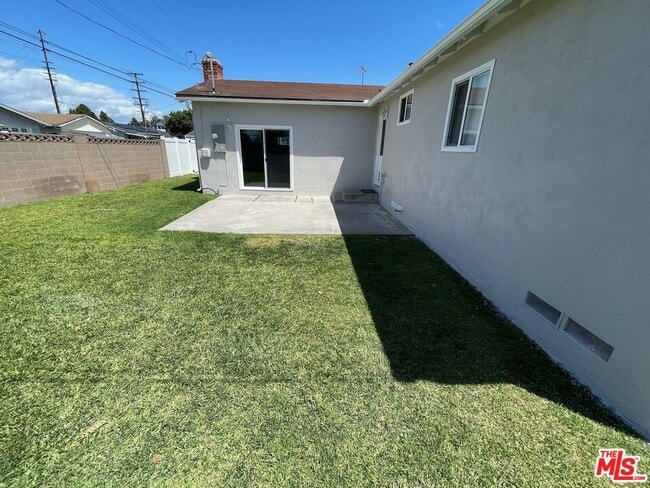 Building Photo - 5421 Hendricksen Dr