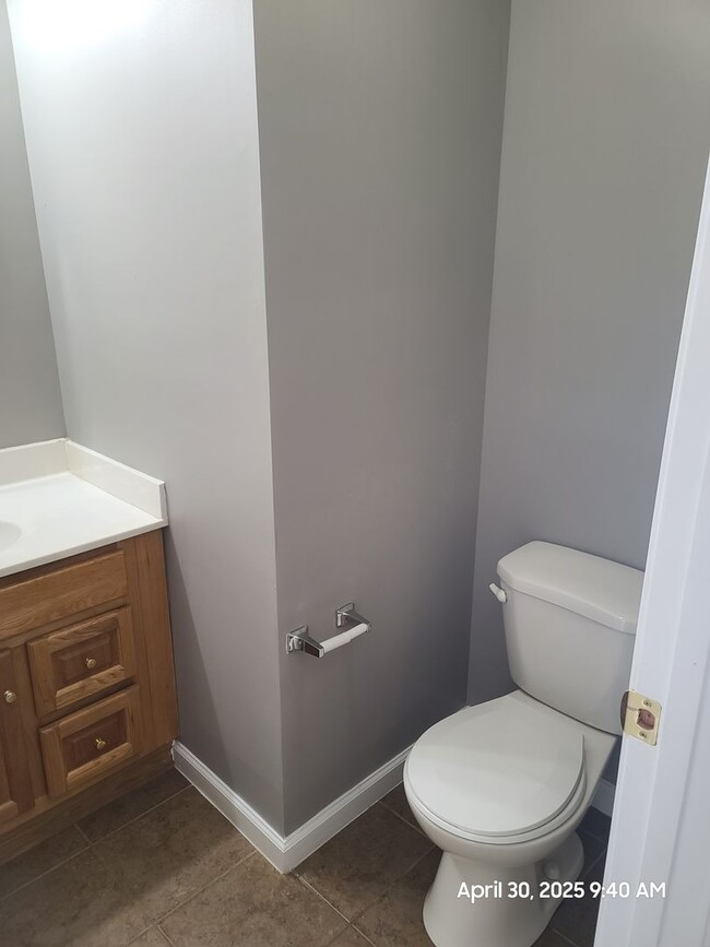 Building Photo - End Unit Town Home in Waynesboro, PA!