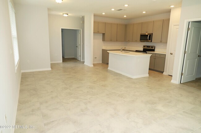 Building Photo - 220 Modesto Dr