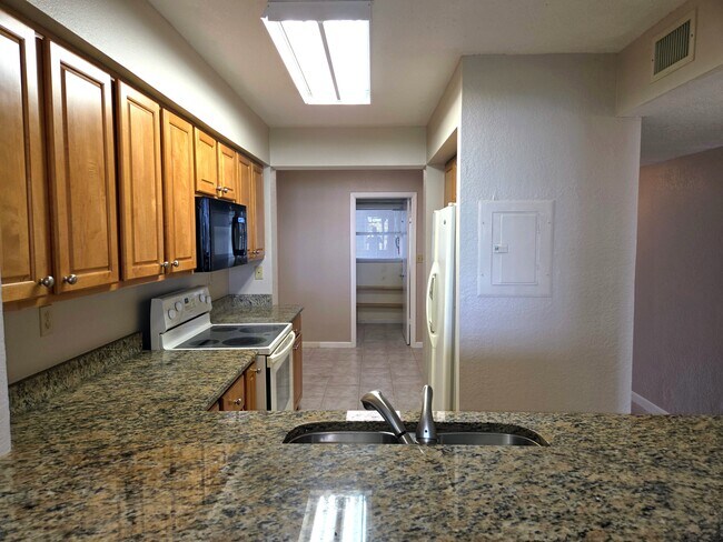 Building Photo - 5801 Bahia Del Mar Cir