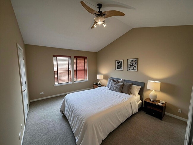 Building Photo - 1116 Village Center Pkwy