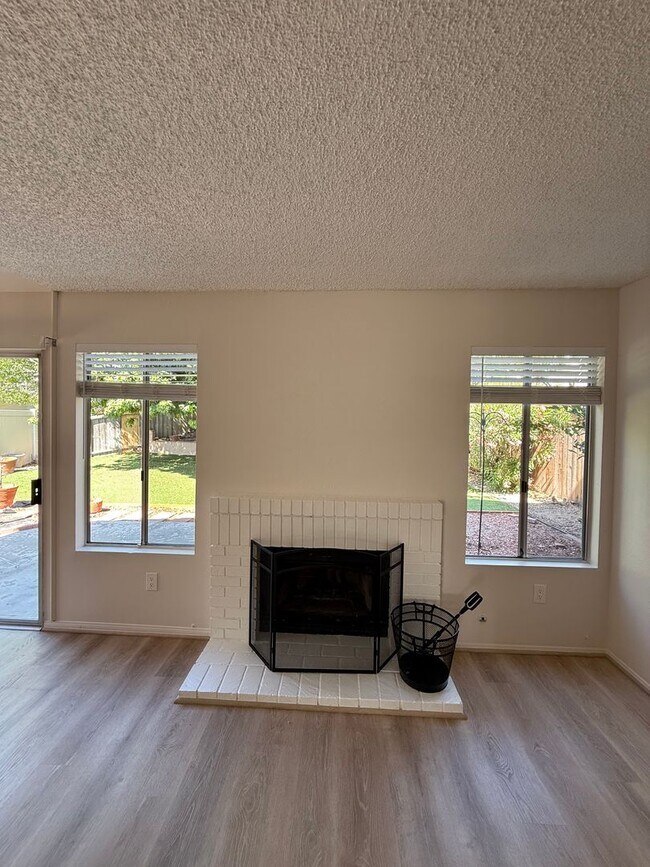 Building Photo - Wonderful 4 Bedroom 2-story Townhome in "F...