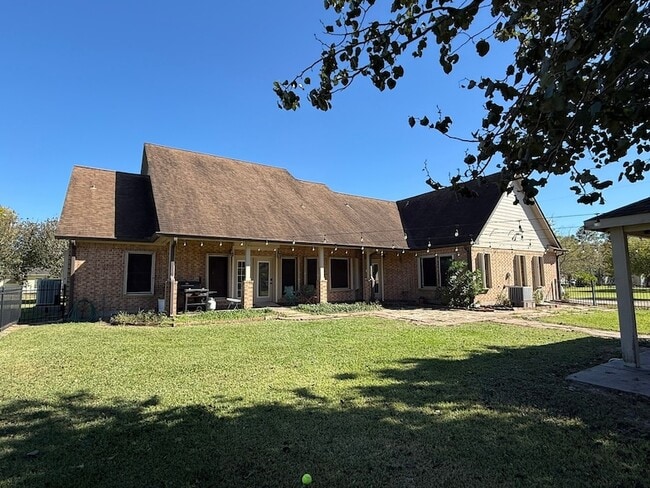 Building Photo - 5828 Avenue P