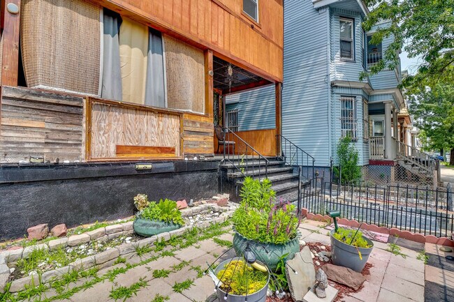 Building Photo - 787 S 13th St