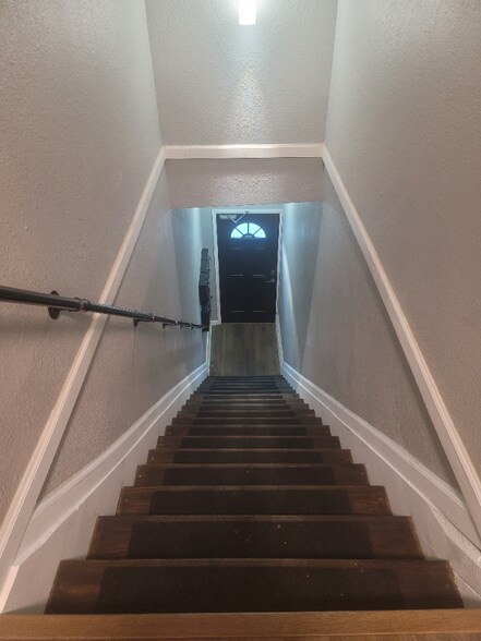 Building Photo - 409 N Sterling Ave