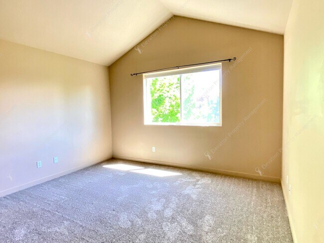 Building Photo - 3  BR home with new flooring in a great NE...