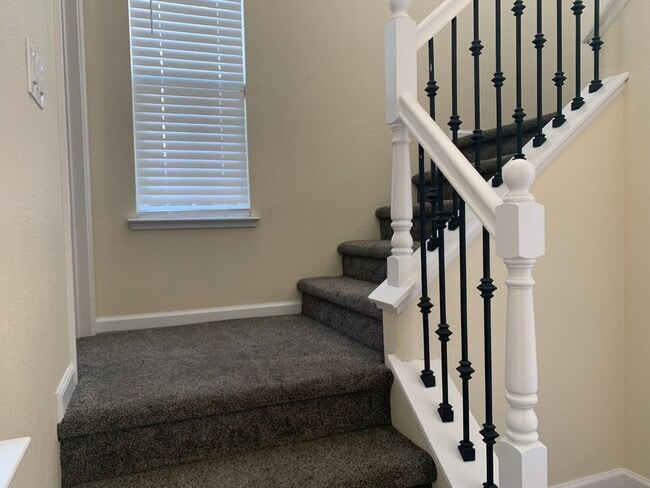 Building Photo - 20863 Grapevine Dr