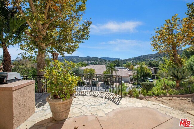 Building Photo - 24409 Voltara Ct