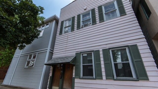 Primary Photo - 2425 N Racine Ave