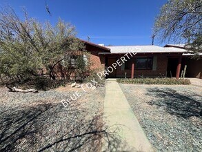 Building Photo - 949 N Montezuma Ave