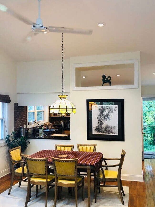 Building Photo - Desirable Carrboro 2 Bed Condo- All 1 Level!