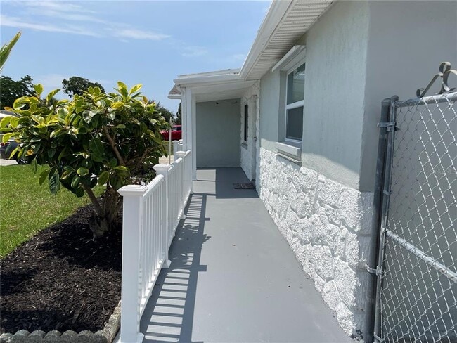 Building Photo - 1327 Honor Dr