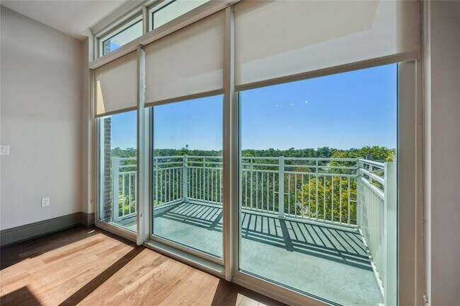 Building Photo - 9870 Gaylord Dr