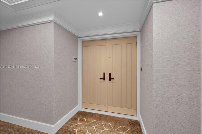 Building Photo - 2 Grove Isle Dr