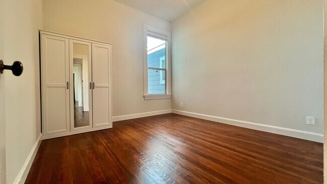 Building Photo - 696-694-29th