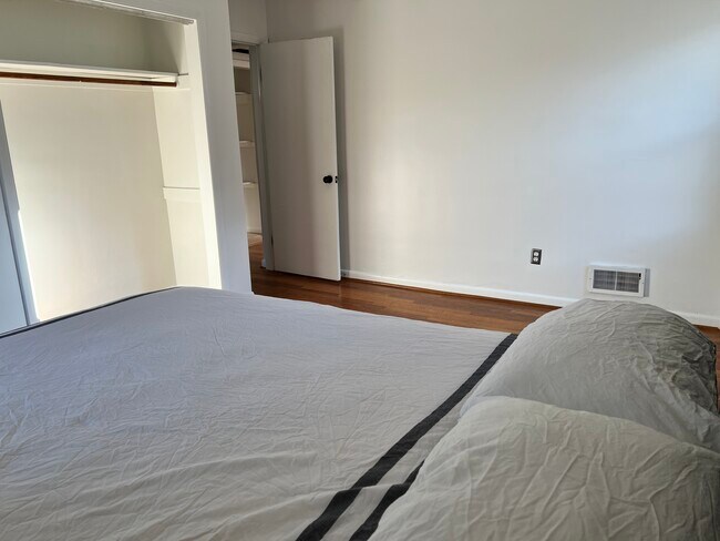 Building Photo - 3047 O St SE