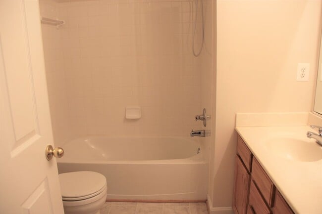 Building Photo - 1616 Benoli Ct