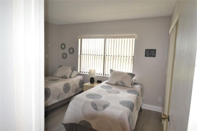 Building Photo - 284 Woodlake Wynde