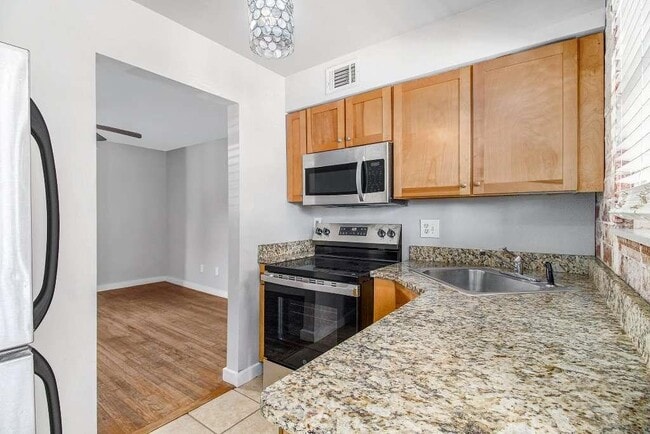 Building Photo - 561 Formwalt St SW