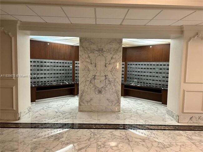 Building Photo - 5600 Collins Ave