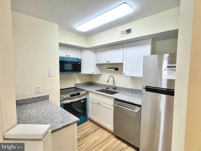 Building Photo - 29011 Atkinson Pl