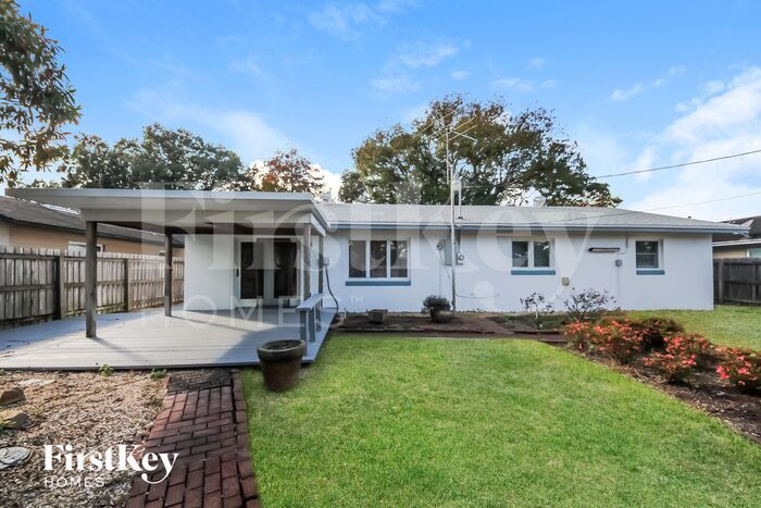 Building Photo - 881 Park Manor Dr