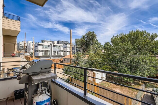 Building Photo - 1212 N Perry St