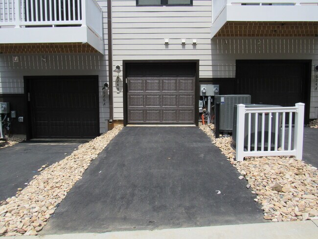 Building Photo - 624 Noush Ct