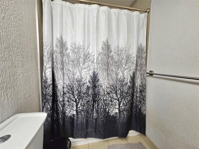 Building Photo - 701 Lyons Rd