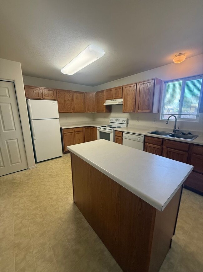 Building Photo - Condo for rent on Ellers Grove