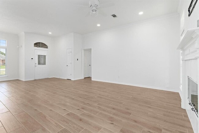 Building Photo - 7673 Rosewood Dr