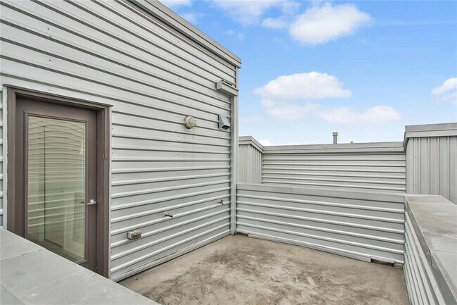 Building Photo - 319 Sydnor St