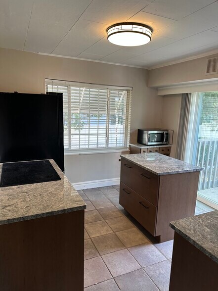 Building Photo - 3396 S Lorraine Cir