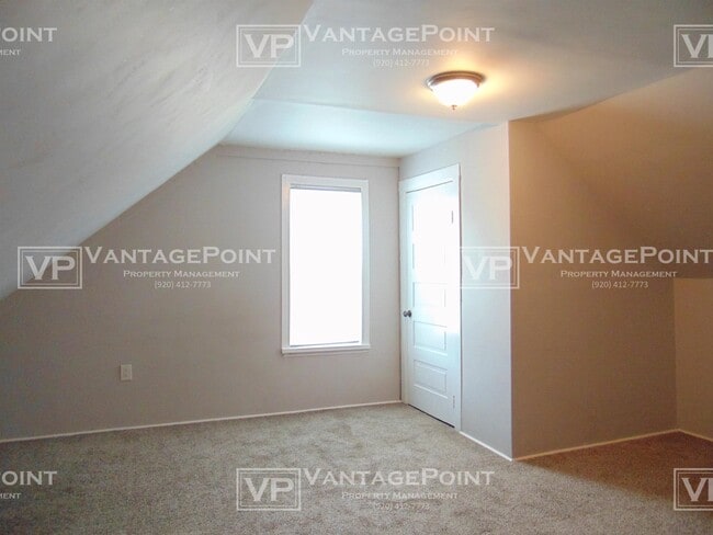 Building Photo - 993 Velp Ave