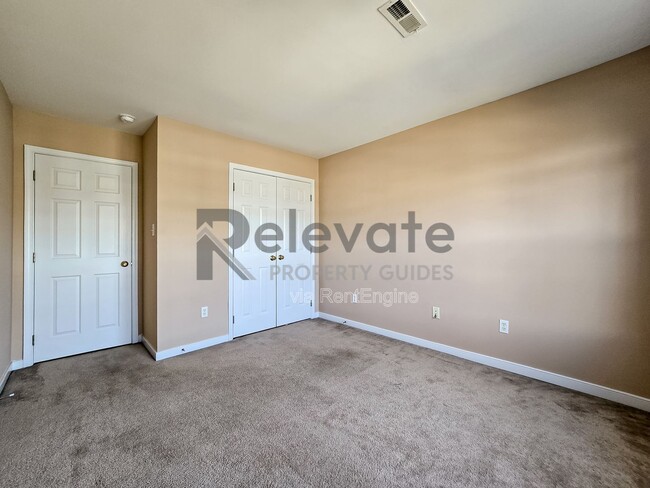 Building Photo - 805 Parkland Pl