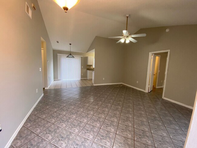 Building Photo - 3 Bedroom 2 Bath Home in East Orlando for Rent