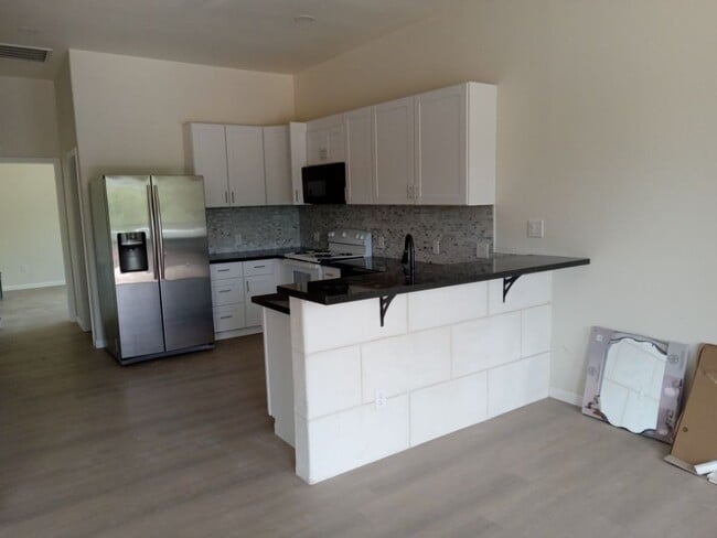 Building Photo - 324 Ridgerock Dr