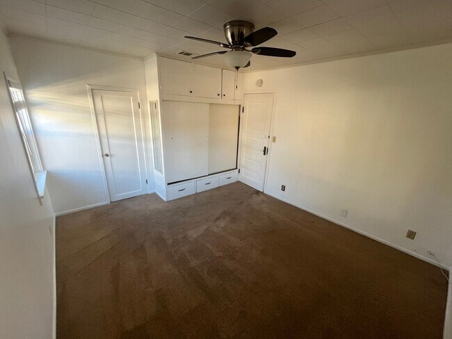 Building Photo - 705 Grapevine Rd