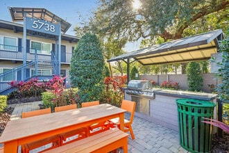 Building Photo - Iris Flats